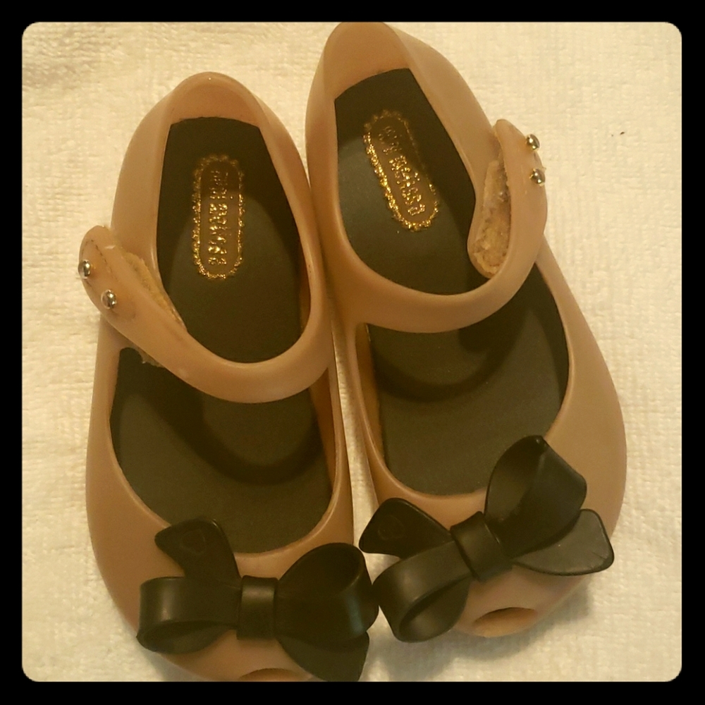 Mini Melissa tan and black size 7